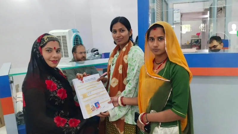 ग्राम कोयल की श्रीमती अमिता दीदी बनीं आत्मनिर्भरता की मिसाल आजीविका मिशन से जुड़कर दुग्ध डेरी स्थापित की…